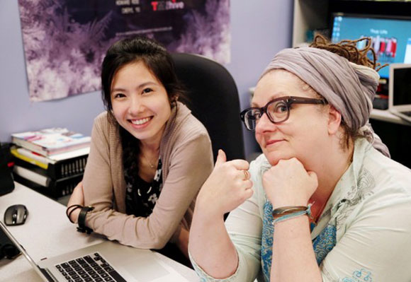 Cheryl Yu and professor Diane Gromala in the SFU Pain Studies Lab. Photo courtesy of SFU.